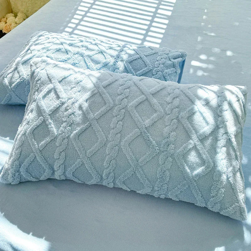 Specification for 1PCS/2PCS Velvet Pillowcase Pillow Cover (48x74cm):
