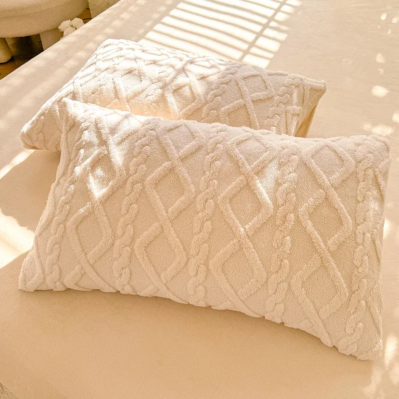Specification for 1PCS/2PCS Velvet Pillowcase Pillow Cover (48x74cm):