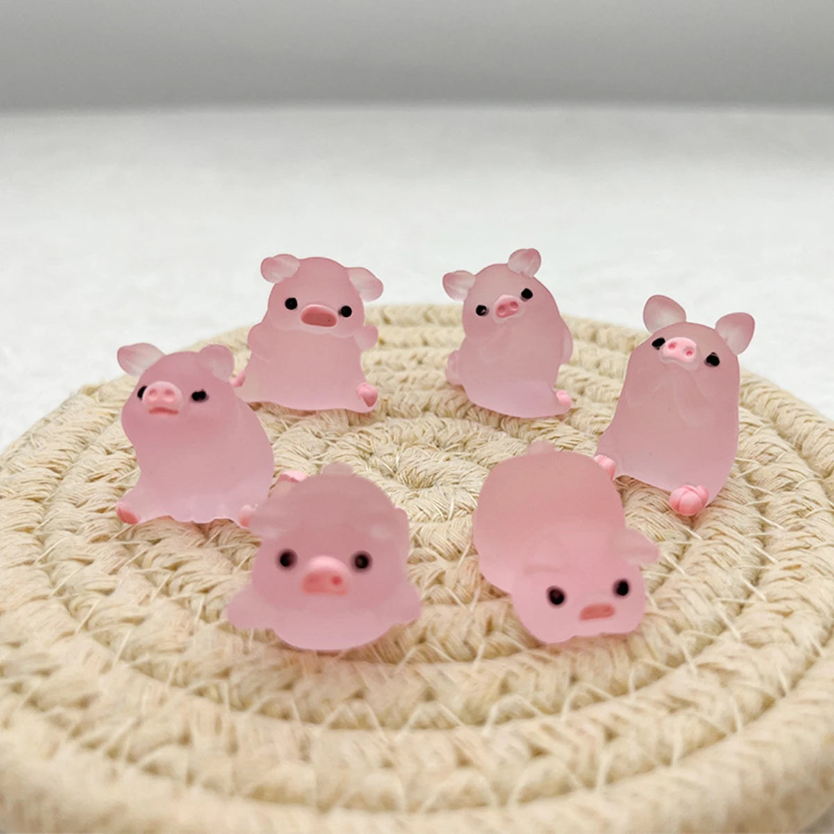 6PCS GLOW-IN-THE-DARK RESIN PIGGY ORNAMENT SET DIY KEYCHAIN MINI LANDSCAPE HOME CAR DESKTOP DECOR