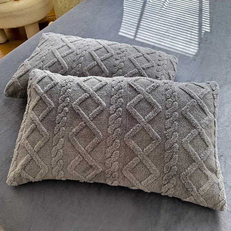 Specification for 1PCS/2PCS Velvet Pillowcase Pillow Cover (48x74cm):