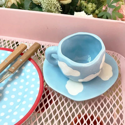 Creative underglaze hand-painted white cloud coffee cup and saucer hand-shaped irregular cloud ceramic cup and saucer