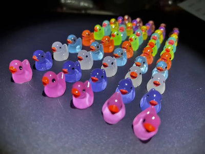 50PCS GLOW-IN-THE-DARK MINI DUCKLINGS – FAIRY GARDEN & MICRO LANDSCAPE DECOR WITH MOSS NIGHT LIGHT