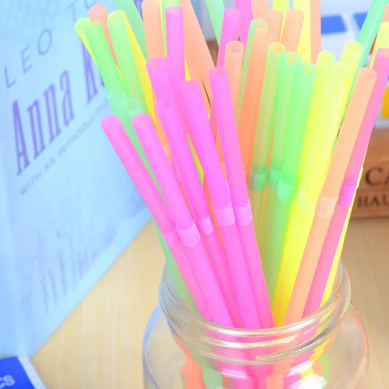 200pcs Colorful Drinking Disposable Straws Bar Party Wedding Kitchen Beverage Straw Durable Disposable Curved Modelling Straws