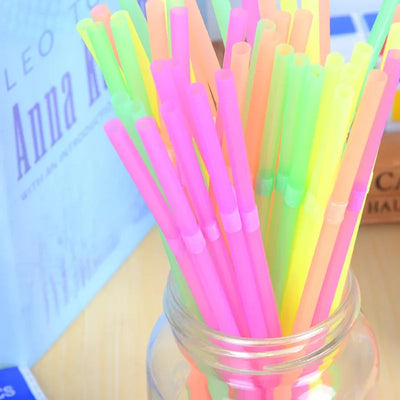 200pcs Colorful Drinking Disposable Straws Bar Party Wedding Kitchen Beverage Straw Durable Disposable Curved Modelling Straws